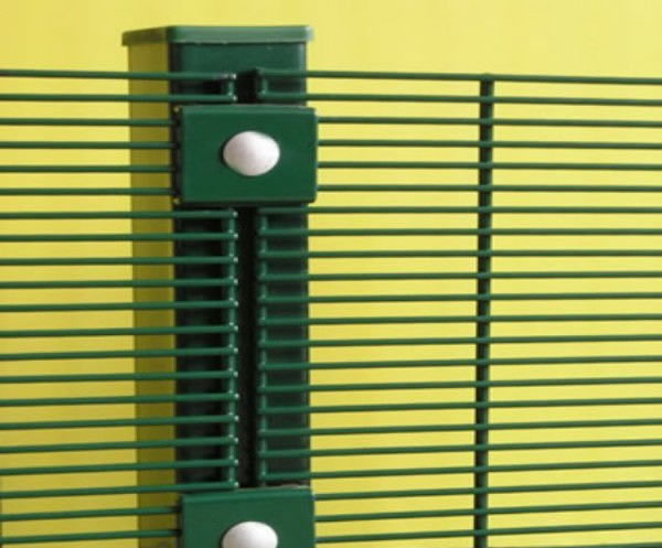 Green Powder Coated Fence Posts for 358 Secure Mesh Panels Installation